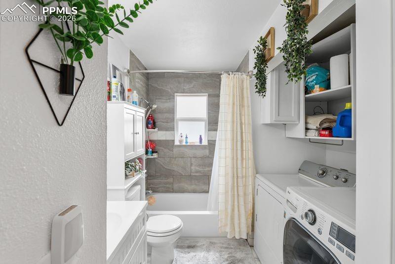 Image 12 of 20: Bathroom