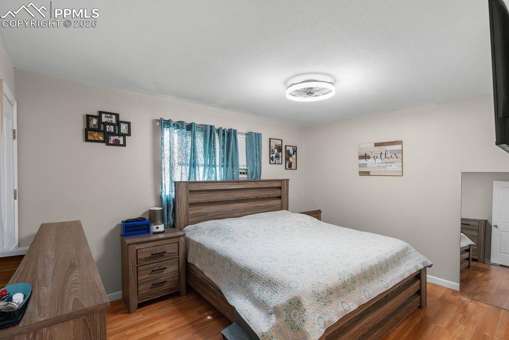 Image 13 of 20: Bedroom