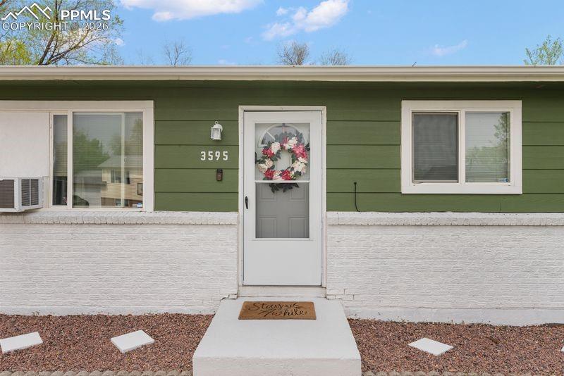 Image 2 of 20: Entry