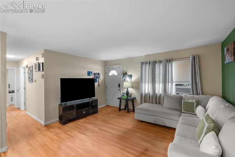 Image 5 of 20: Living Room