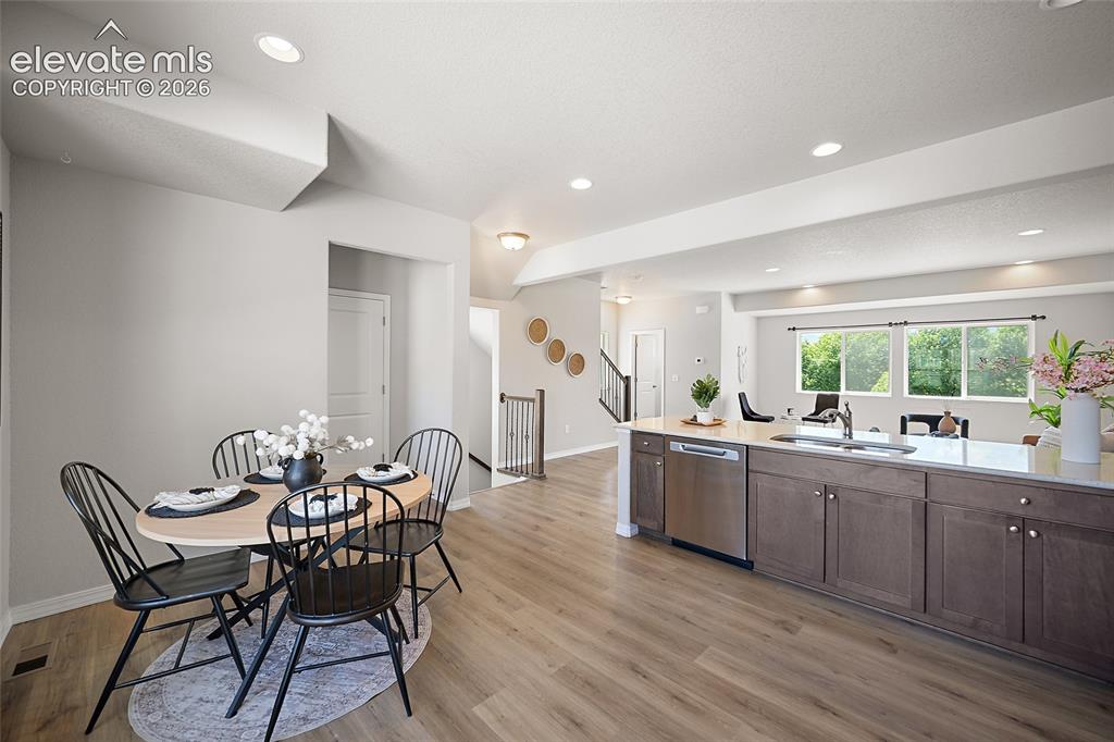 Image 11 of 45: Dining Area