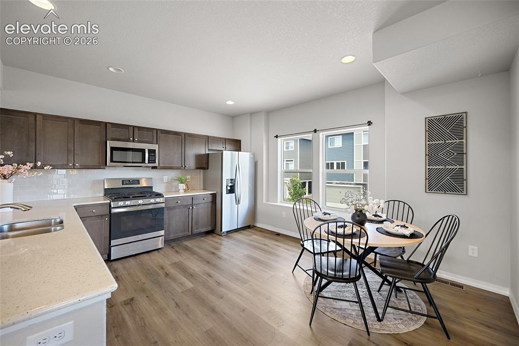 Image 9 of 45: Kitchen
