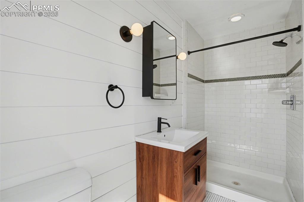 Image 16 of 26: Bathroom