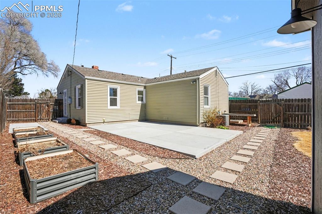 Image 23 of 26: Back of Structure