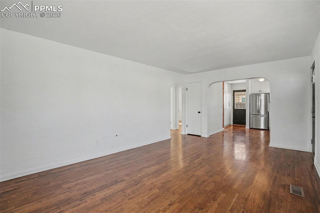 Image 7 of 26: Living Room