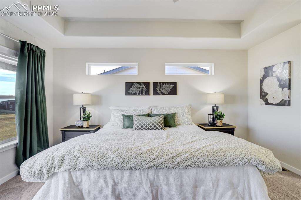 Image 18 of 50: Bedroom