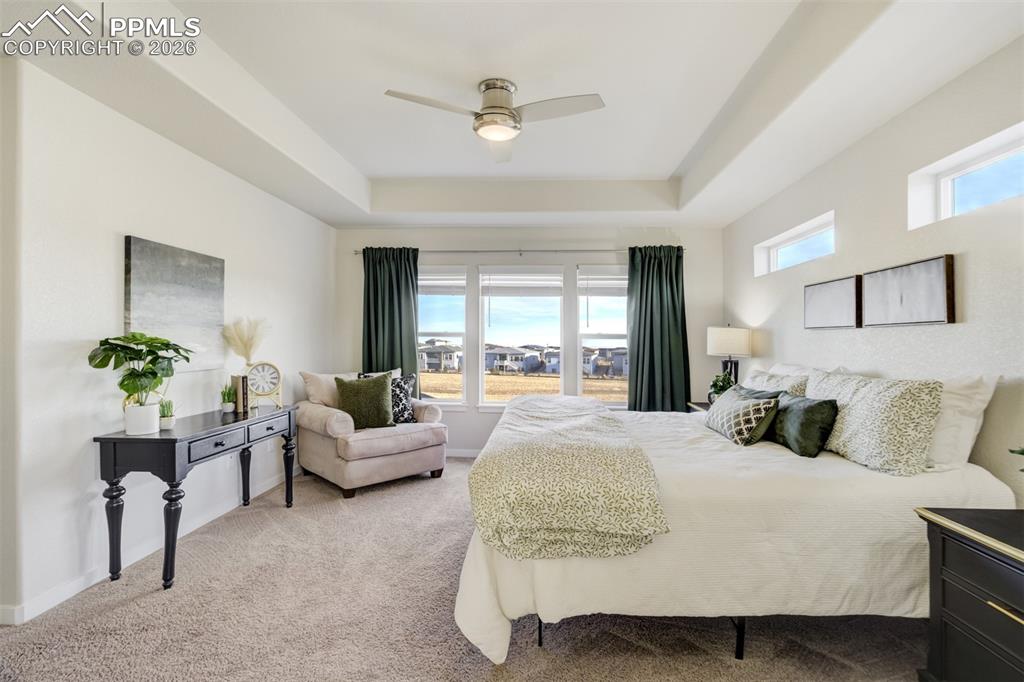 Image 19 of 50: Bedroom