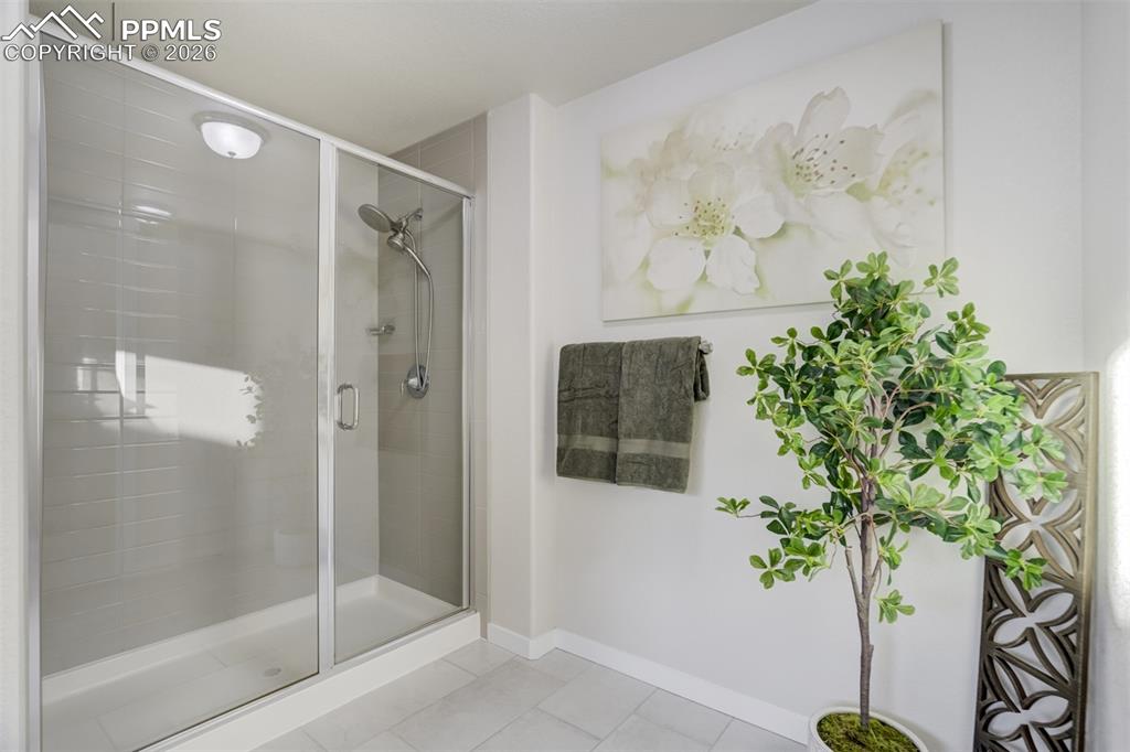 Image 24 of 50: Bathroom