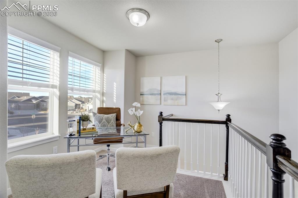 Image 31 of 50: Office