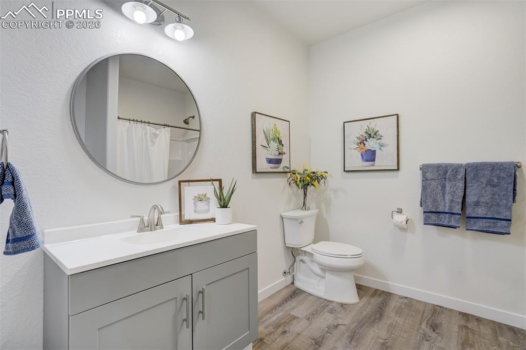 Image 37 of 50: Bathroom