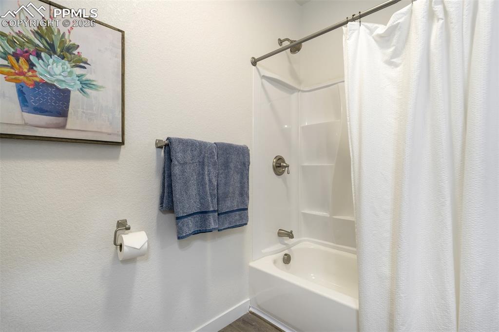 Image 38 of 50: Bathroom