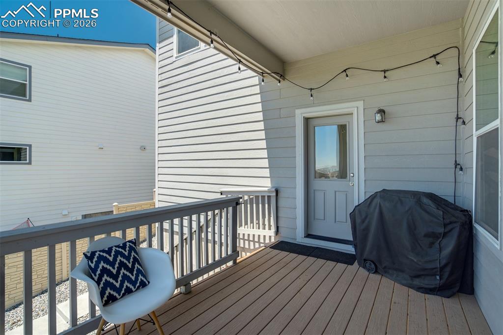 Image 42 of 50: Deck