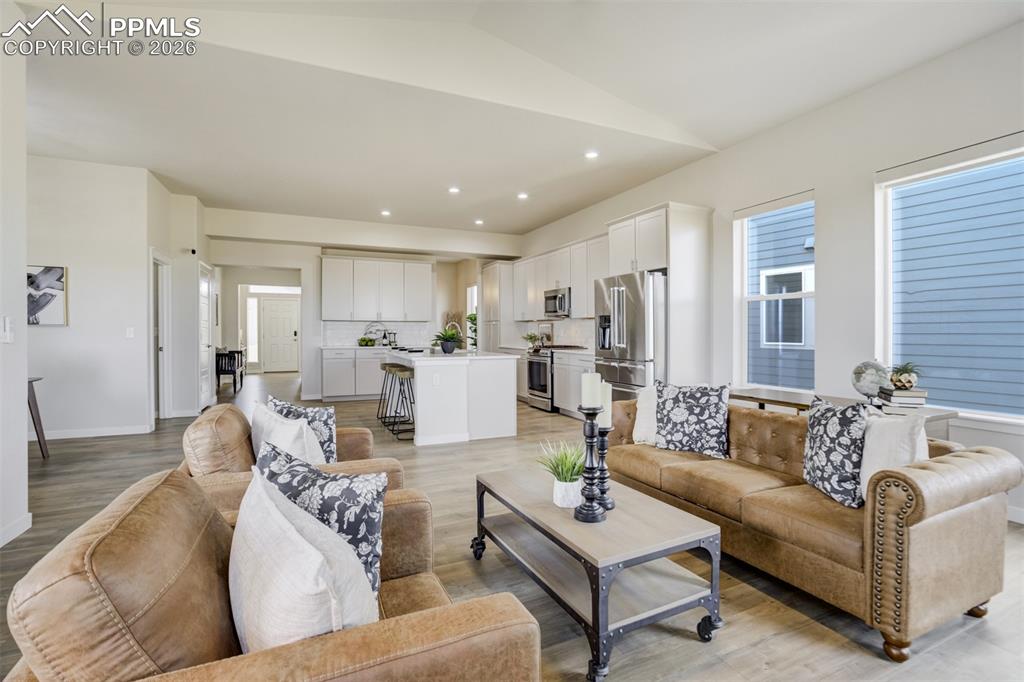 Image 5 of 50: Living Room