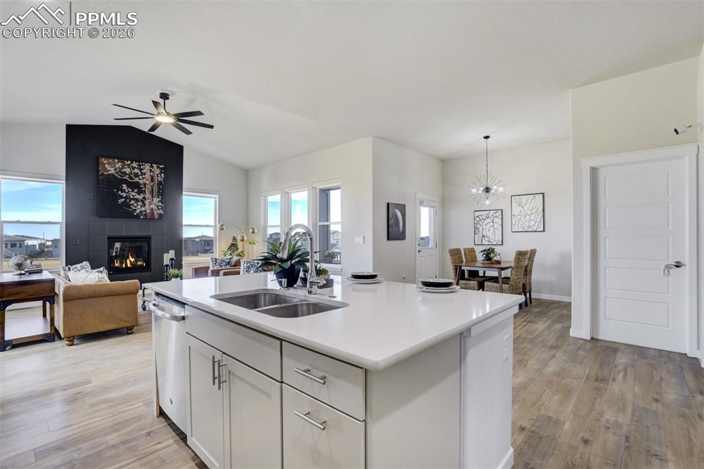 Image 8 of 50: Kitchen