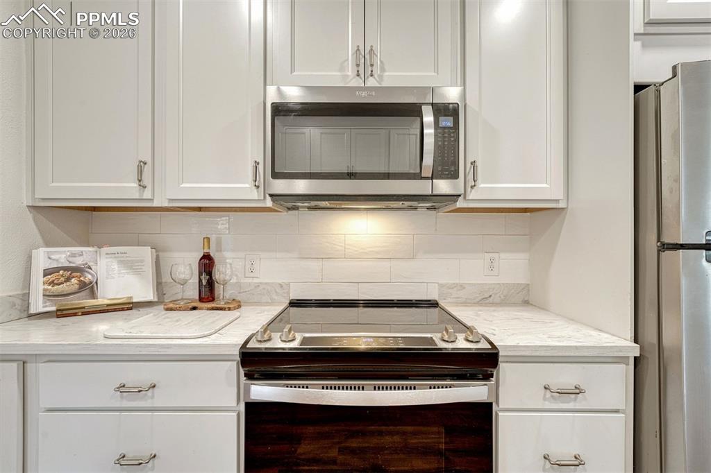 Image 18 of 41: Kitchen