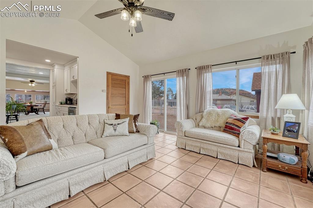 Image 25 of 41: Living Room