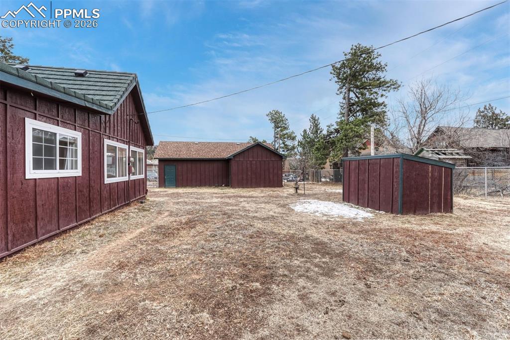 Image 30 of 41: Yard