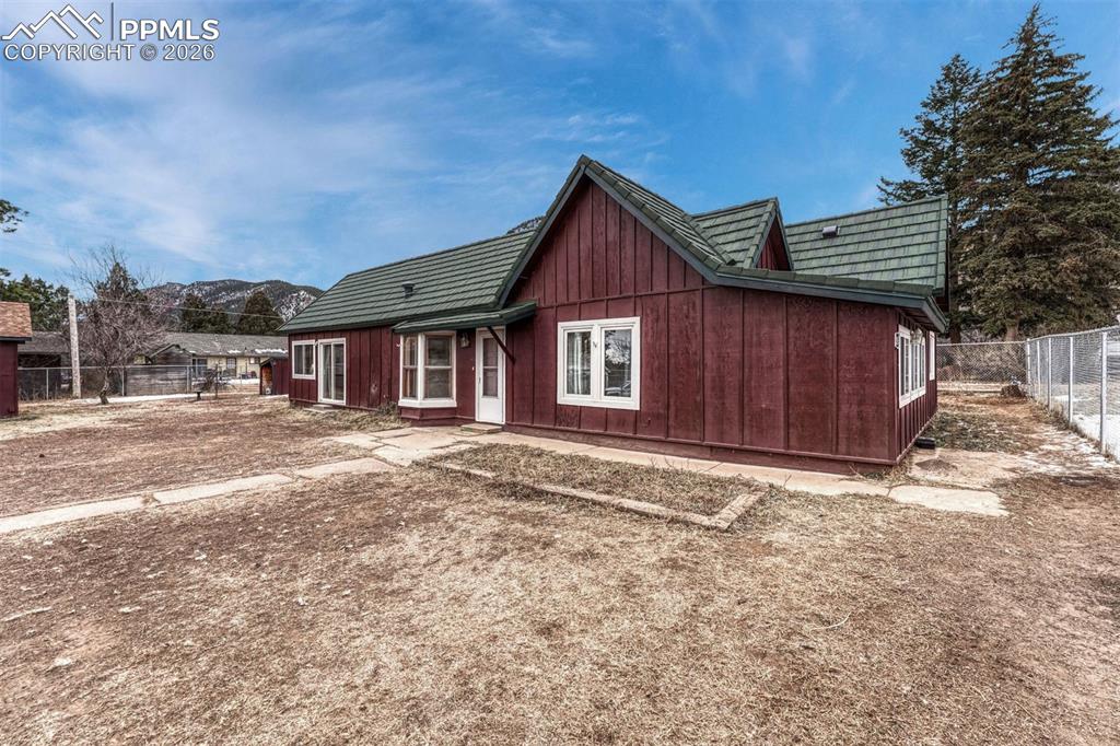 Image 32 of 41: Back of Structure