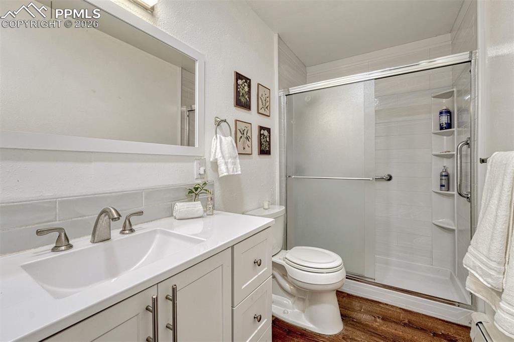 Image 9 of 41: Bathroom