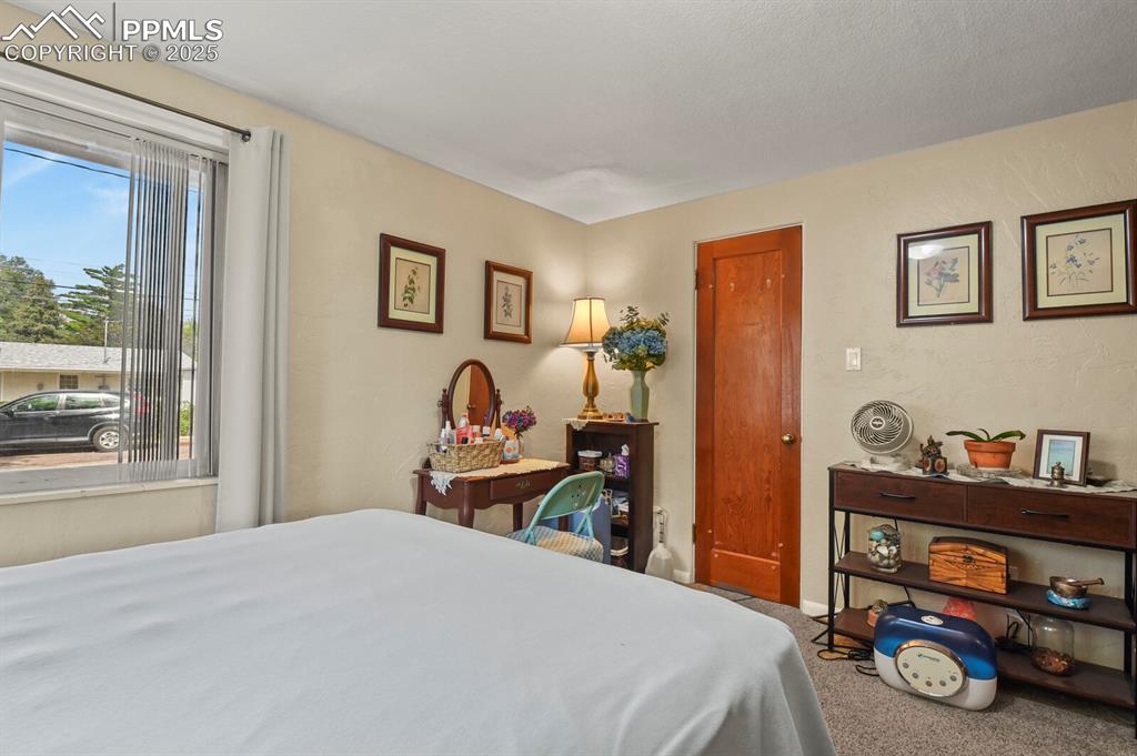 Image 17 of 47: Bedroom