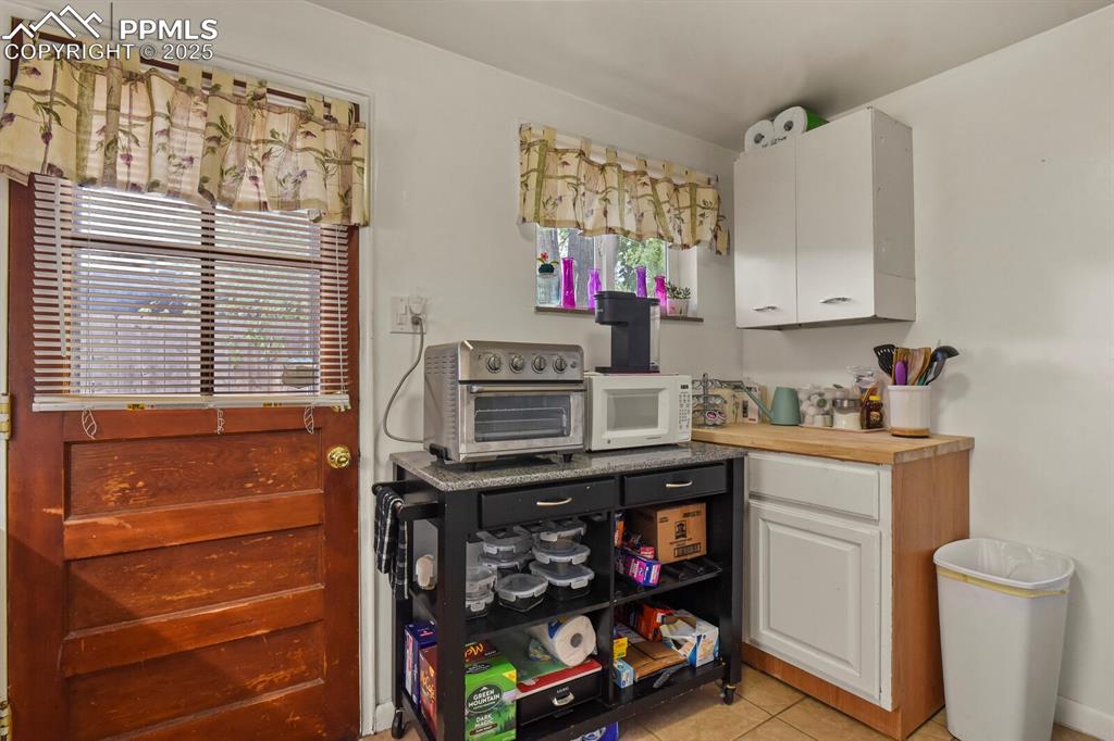 Image 27 of 47: Kitchen