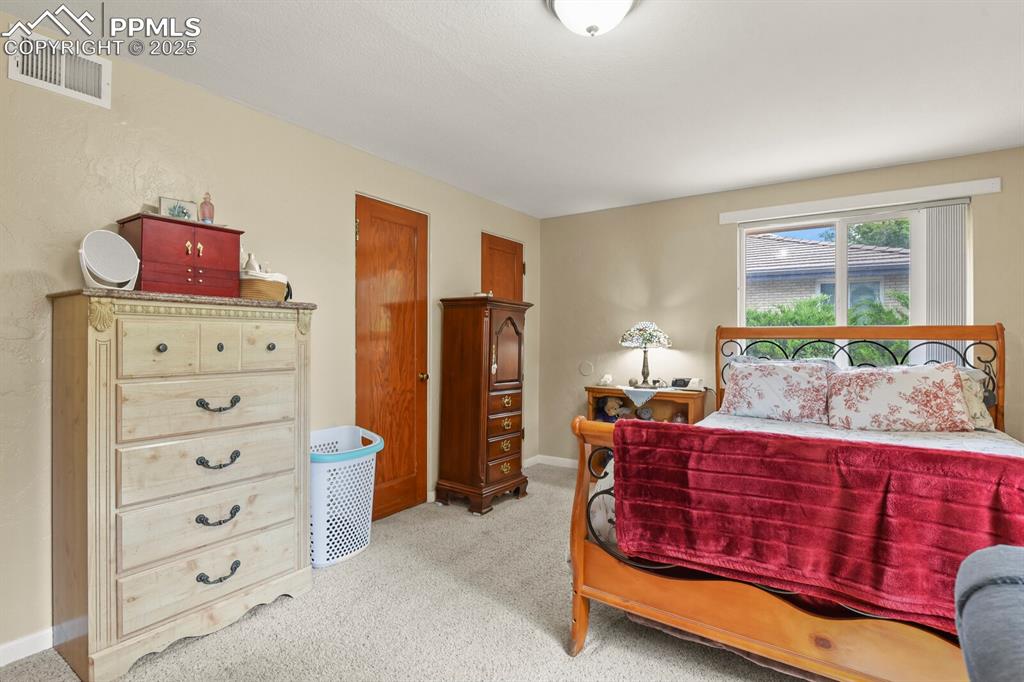 Image 31 of 47: Bedroom