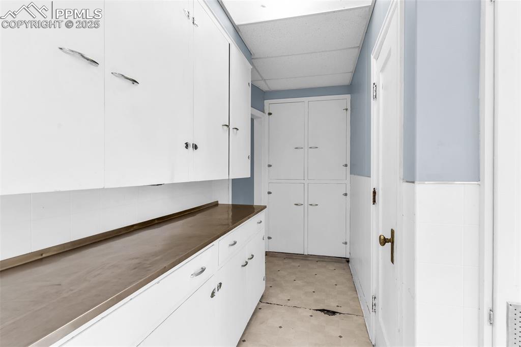 Image 14 of 30: Laundry