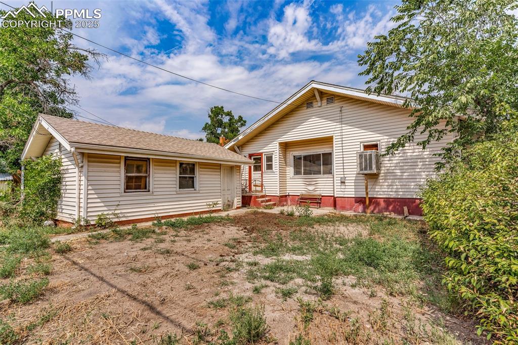 Image 29 of 30: Back of Structure