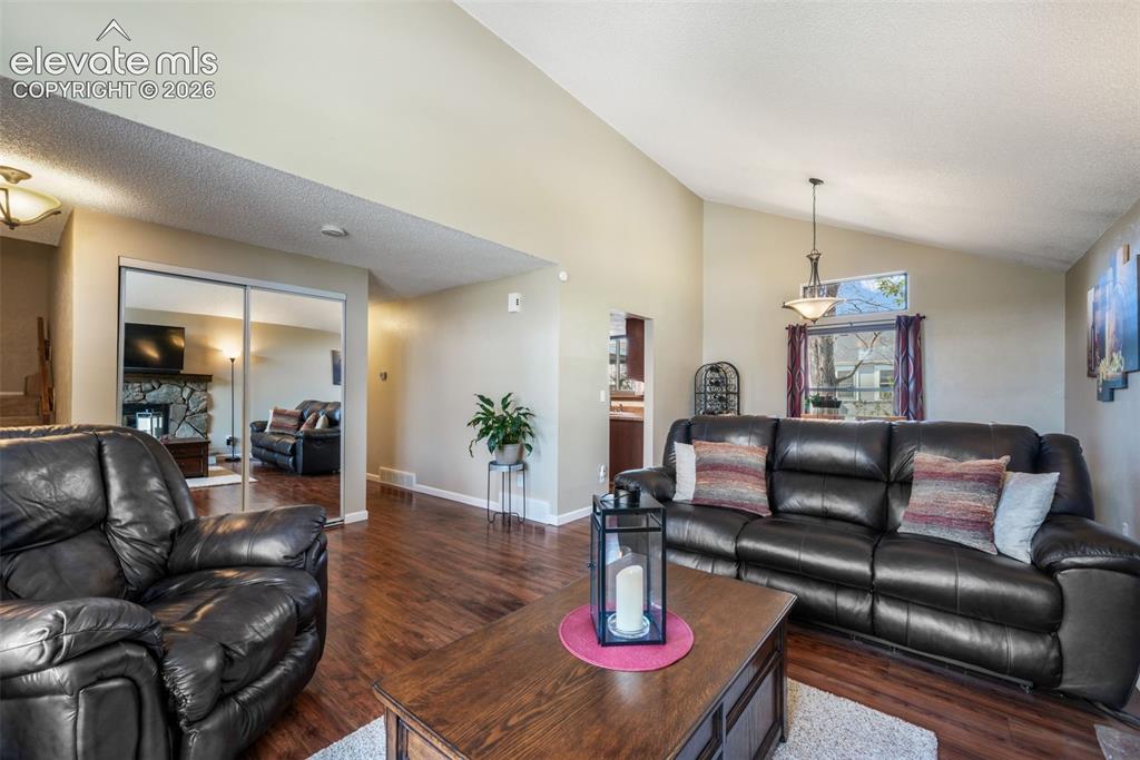 Image 5 of 50: Floor Plan