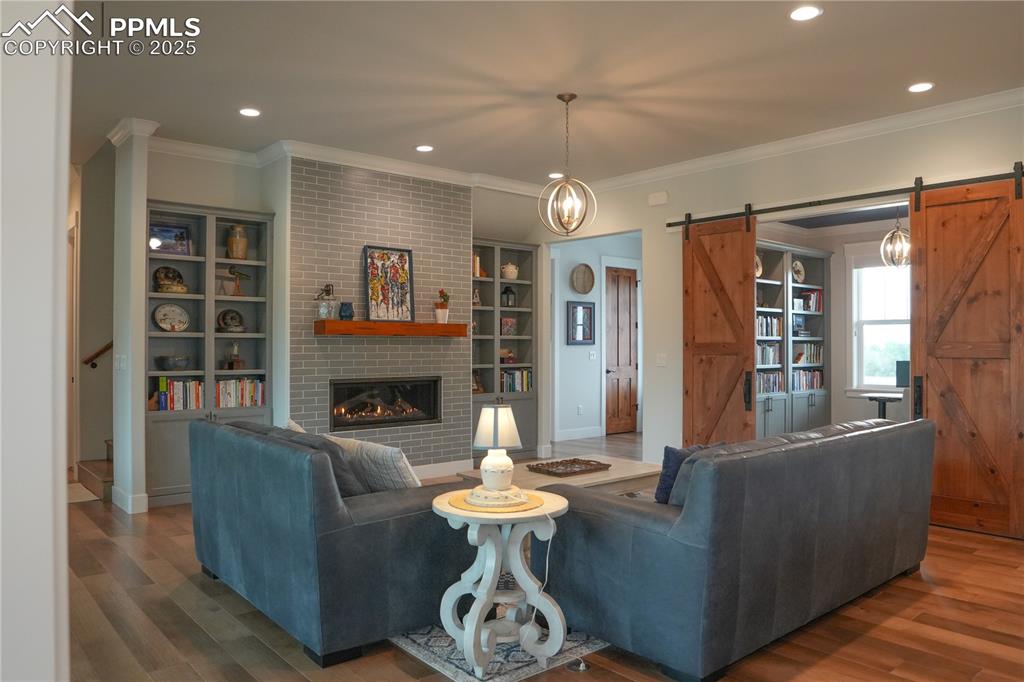 Image 25 of 50:  Relaxing, Living Room, Ambient light