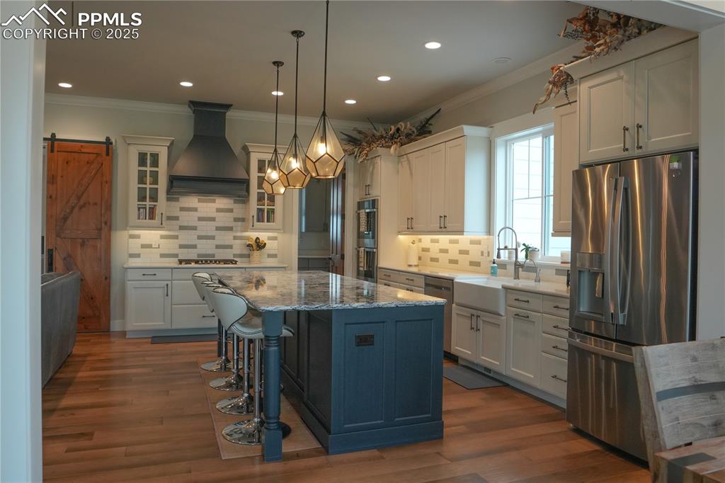 Image 44 of 50:  Kitchen, Stool, Ambient light