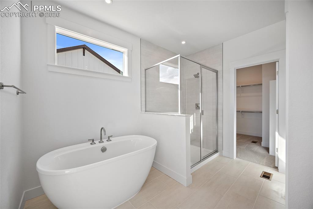 Image 24 of 39: Bathroom