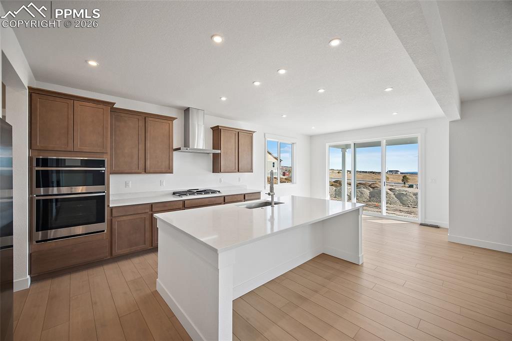 Image 4 of 39: Kitchen