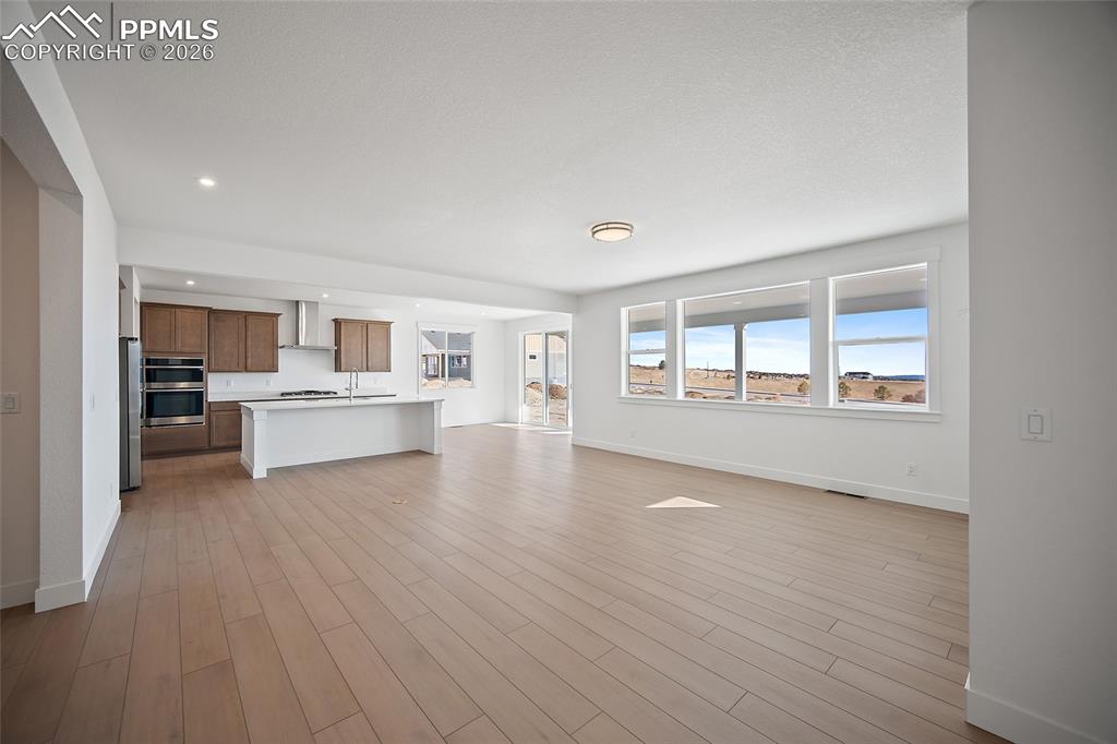 Image 7 of 39: Living Room