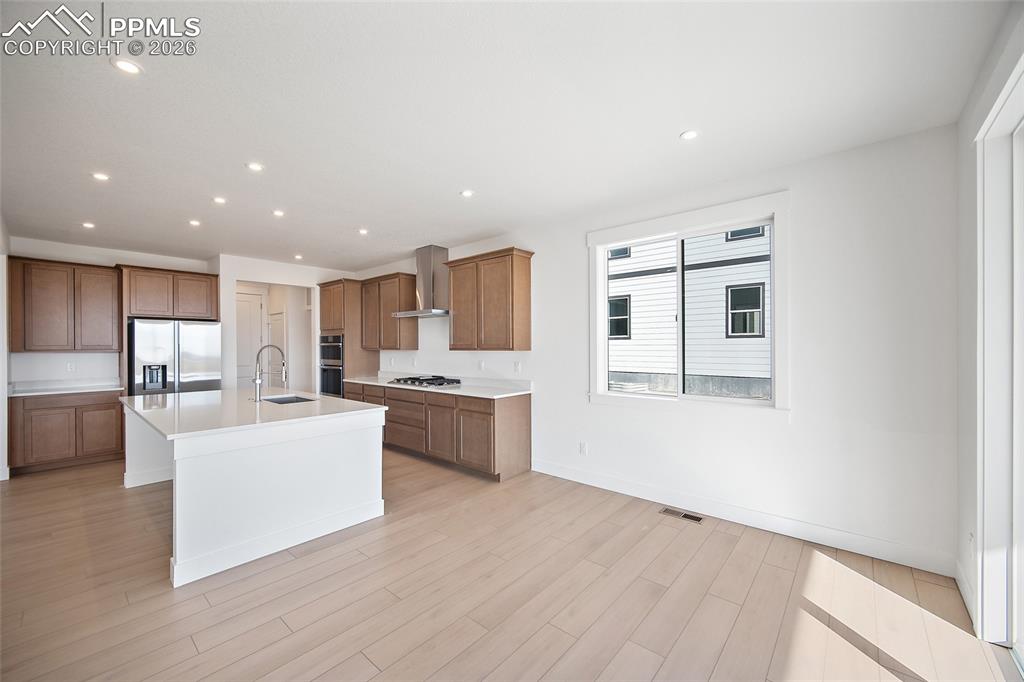 Image 9 of 39: Kitchen