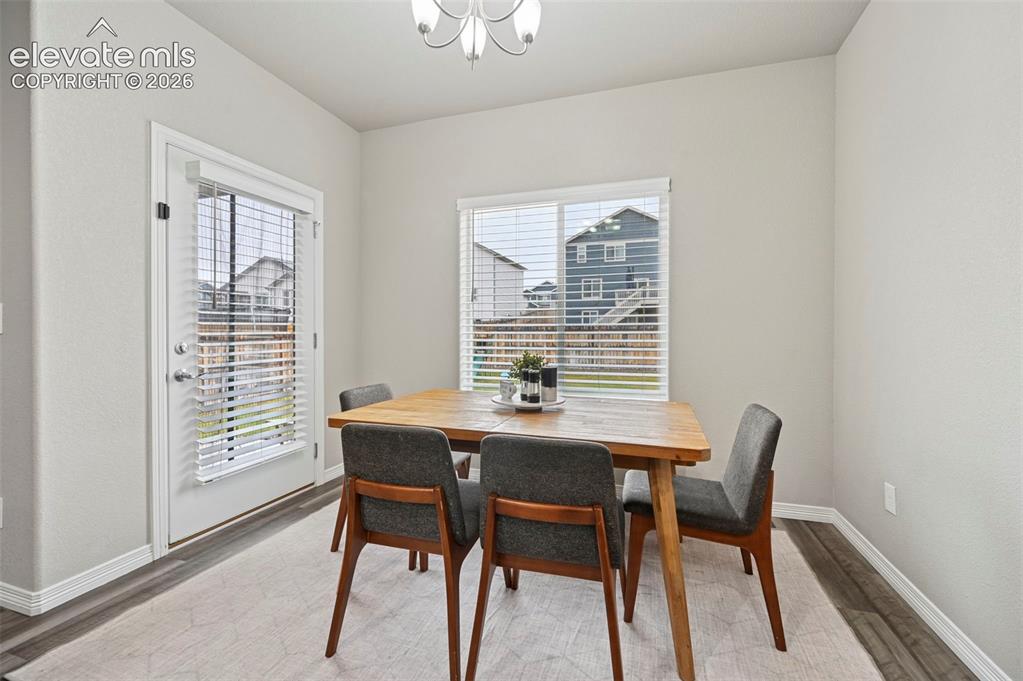 Image 17 of 36: Dining Area