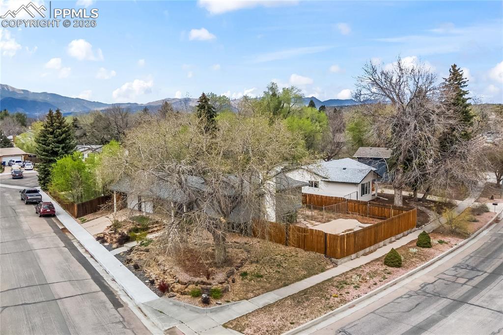 Image 39 of 40: Large corner lot