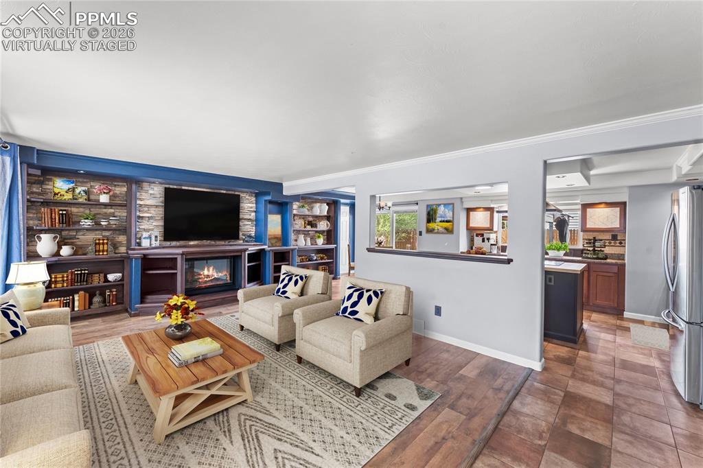 Image 4 of 40: VIRTUALLY STAGED