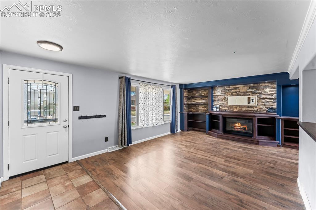 Image 6 of 40: Living Room