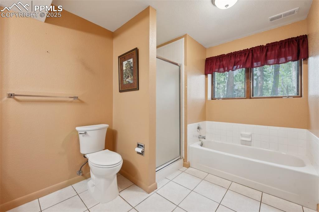 Image 42 of 49: Bathroom