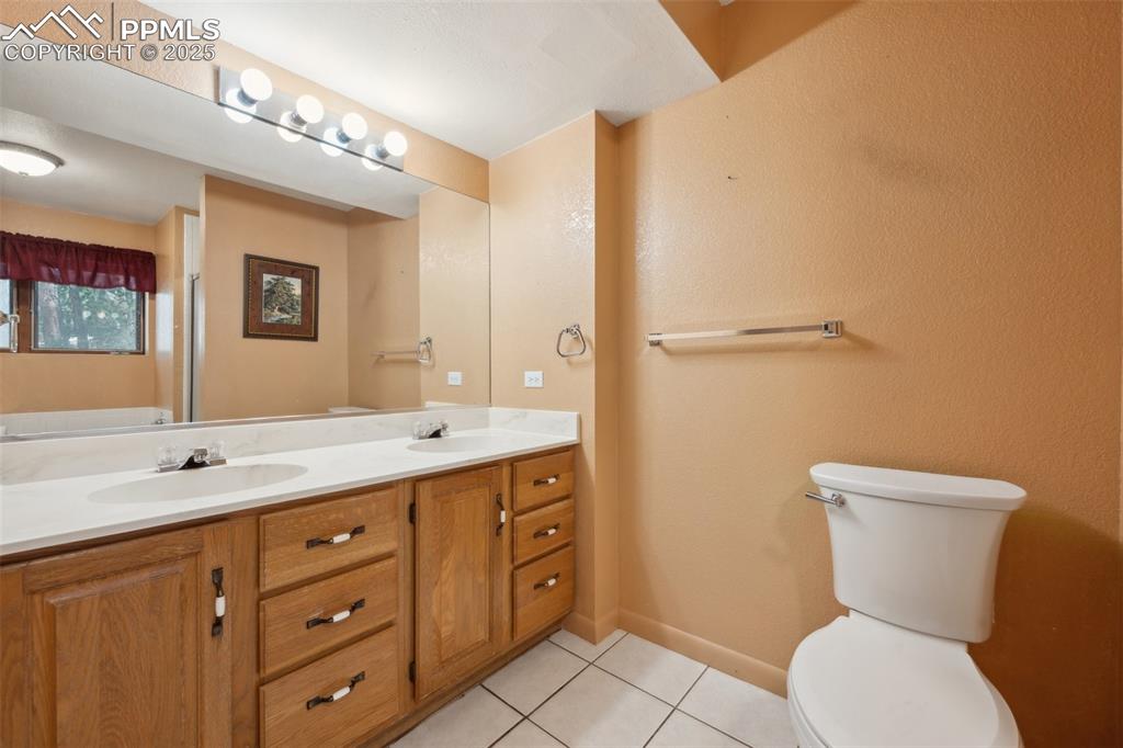 Image 43 of 49: Bathroom