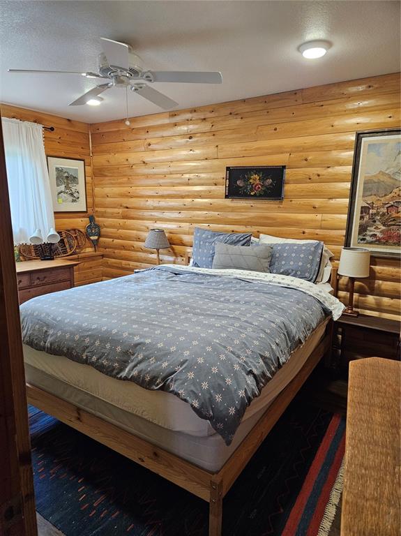 Image 10 of 25: Bedroom
