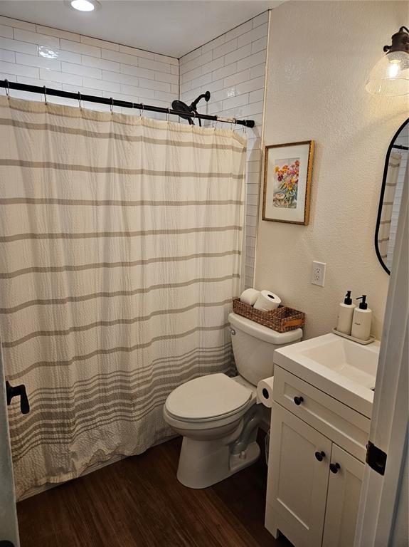 Image 11 of 25: Bathroom