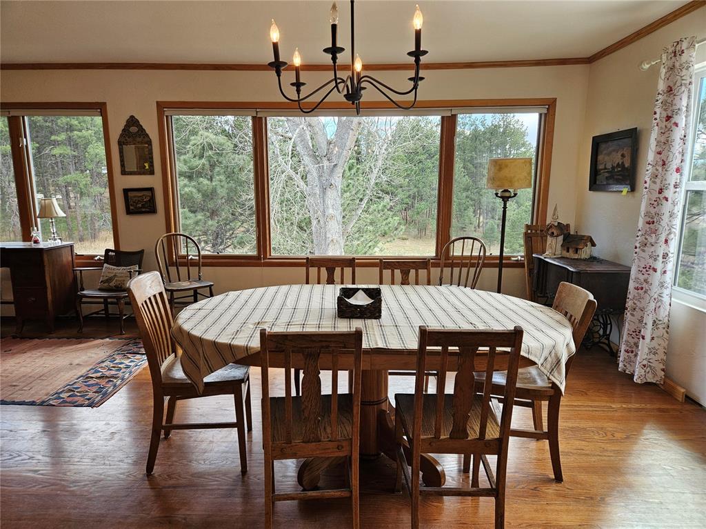 Image 14 of 25: Dining Area