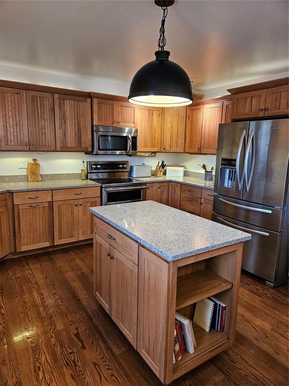 Image 15 of 25: Kitchen