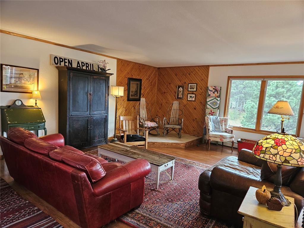 Image 6 of 25: Living Room