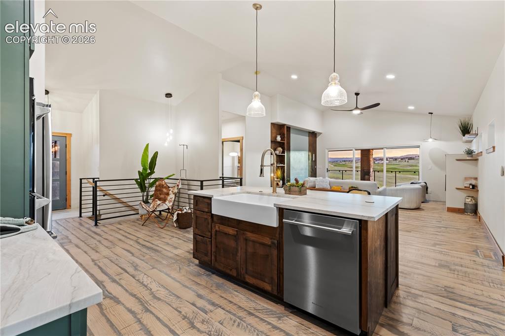 Image 11 of 49: Kitchen