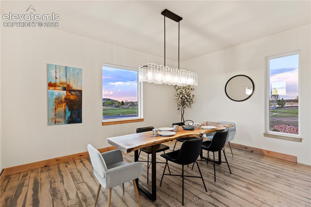 Image 15 of 49: Dining Area