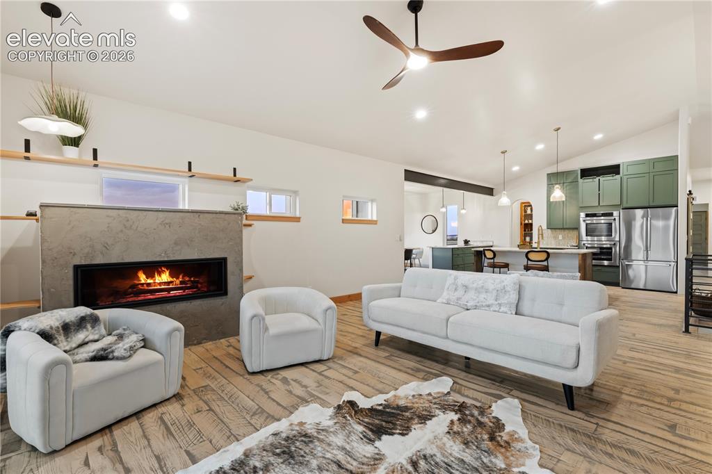Image 18 of 49: Living Room