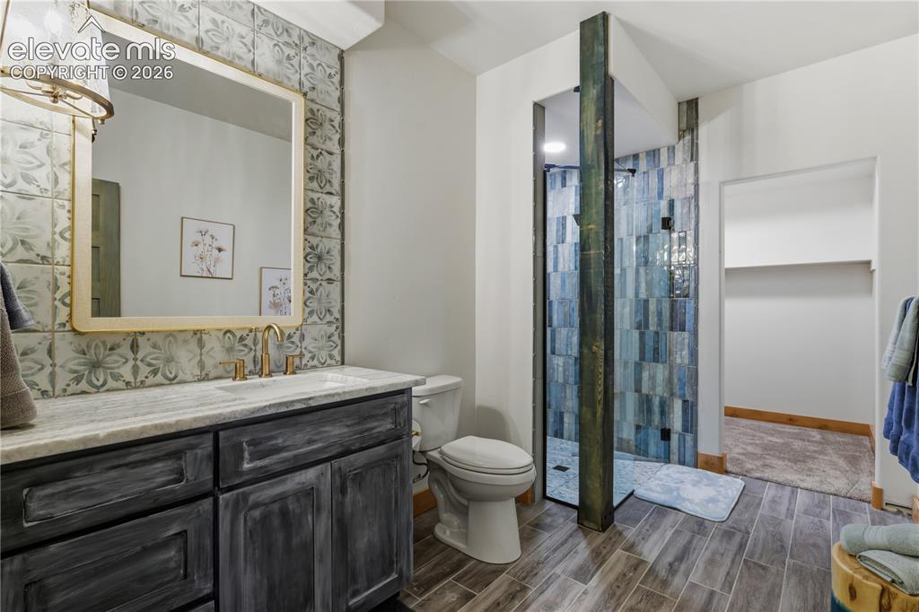 Image 45 of 49: Bathroom